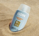 ضد آفتاب فیوژن واتر مجیک ایزدین بی رنگ SPF50 حجم 50 میل
