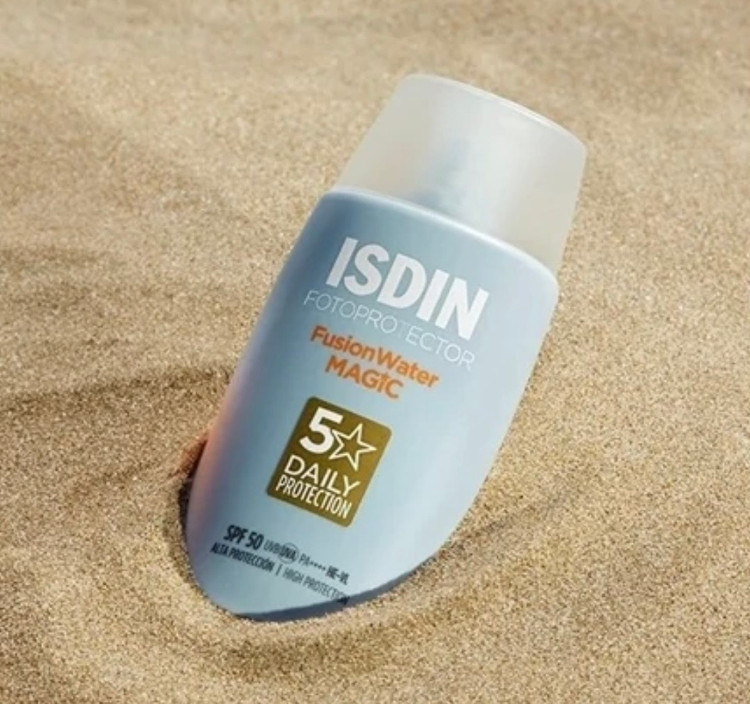 ضد آفتاب فیوژن واتر مجیک ایزدین بی رنگ SPF50 حجم 50 میل